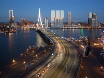 def_jan_17_nl_circulair_blik_op_erasmusbrug_en_de_rotterdam