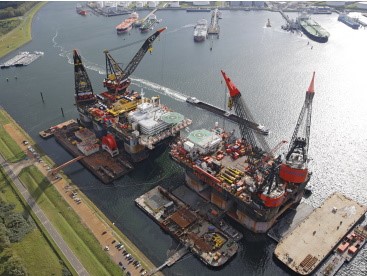 In de haven. Aan de stekker_klein