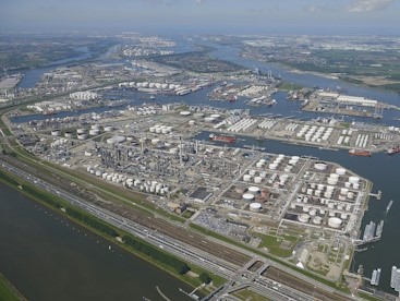 Luchtfoto Botlek-gebied (Exxon)