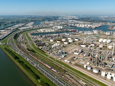 Luchtfoto_Botlek