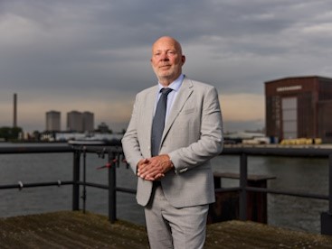 Robert Simons_klein