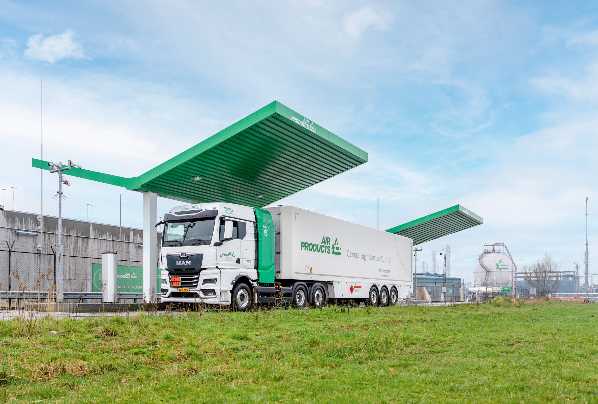Waterstoftankstations en vrachtauto's_groot